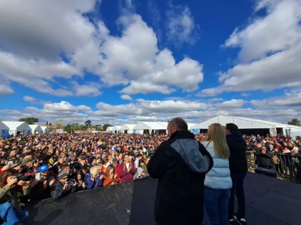 nota-1733928-repercusiones-dirigencia-bonaerense-acto-encabezo-axel-kicillof-1084614