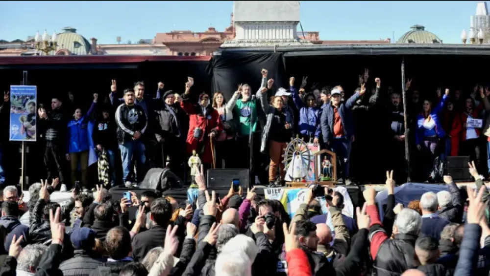 nota-1737797-cayetano-segundo-plano-organizaciones-sociales-sindicales-mostraron-unidas-frente-gobierno-1088516