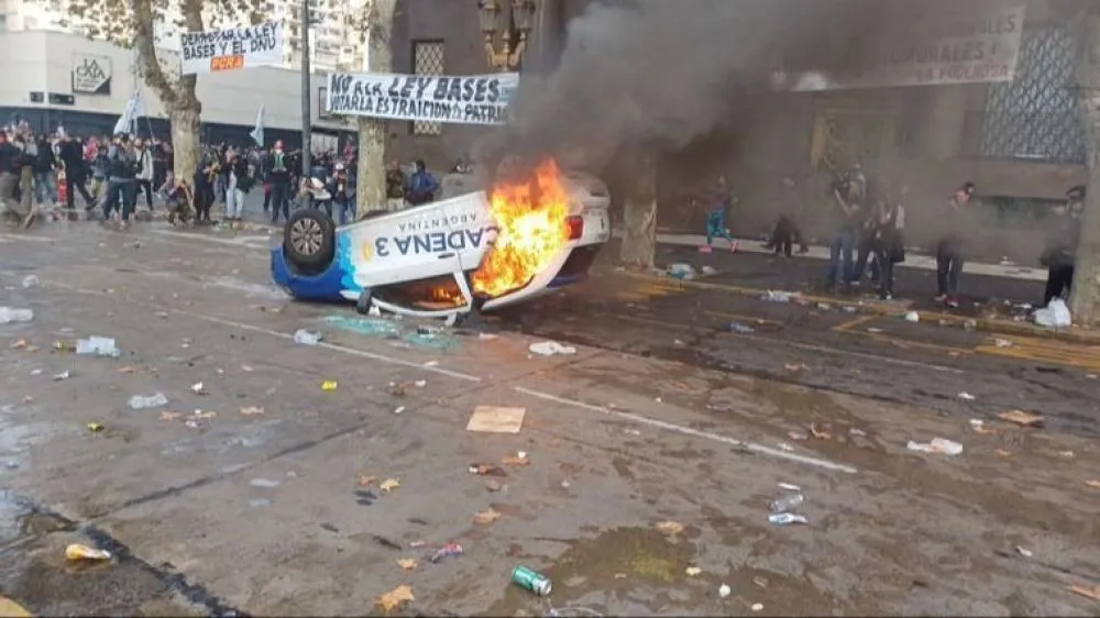 nota-1735576-auto-quemado-nadie-investiga-pieza-clave-plan-represivo-congreso-1086274