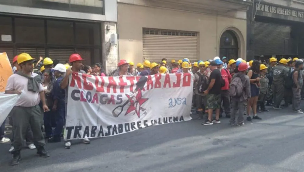 nota-1731656-cooperativas-trabajan-para-aysa-denuncian-gobierno-pago-obras-realizadas-1082301