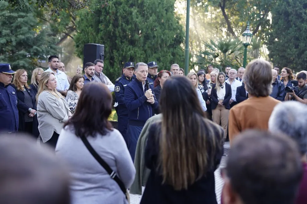 nota-1731924-gray-encabezo-acto-aniversario-esteban-echeverria-1082575