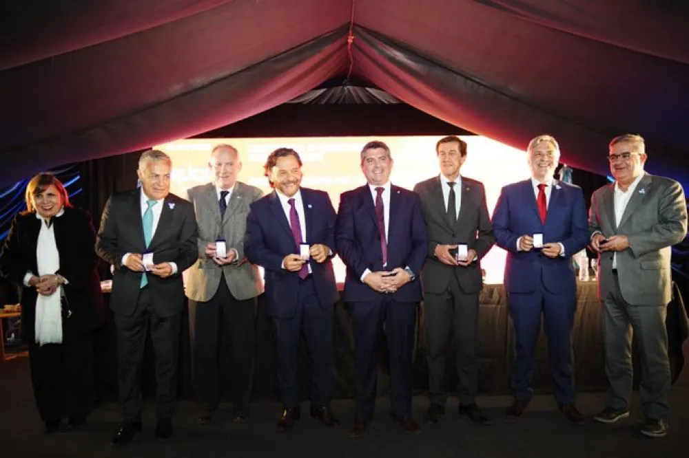 nota-1734208-pacto-mayo-seis-gobernadores-acordaron-apoyar-milei-visperas-acto-cordoba-1084899