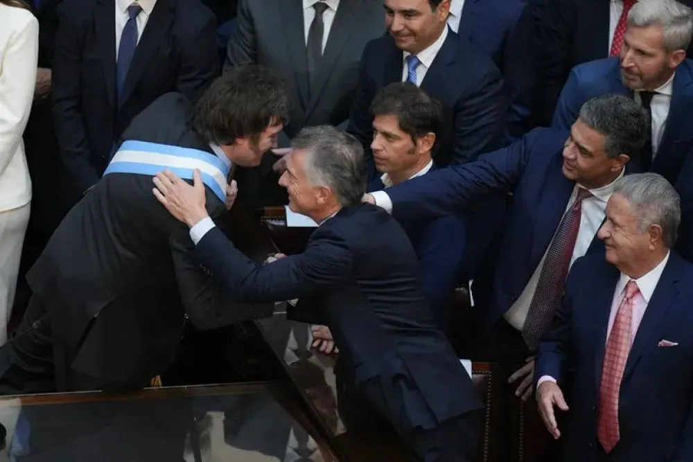 nota-1737085-javier-milei-quiere-encauzar-relacion-mauricio-macri-pero-desconfianza-1087798